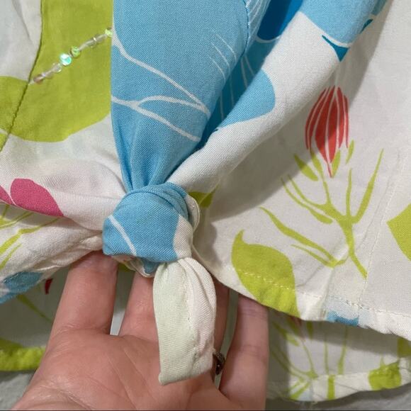 Green Tea White Blue & Green Floral Beaded Knot Front Cropped Y2K Blouse M Rayon - Picture 6 of 8